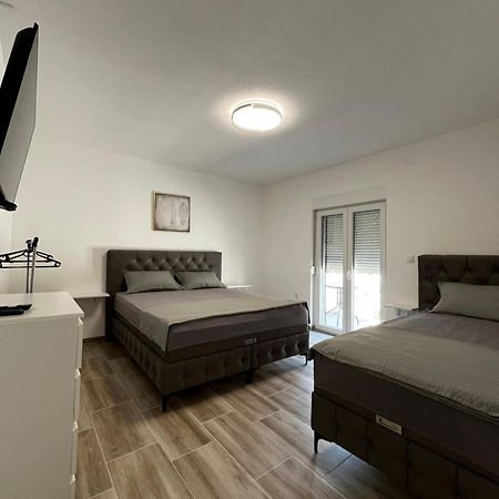 Twin Apartments Ivanica Bagian luar foto
