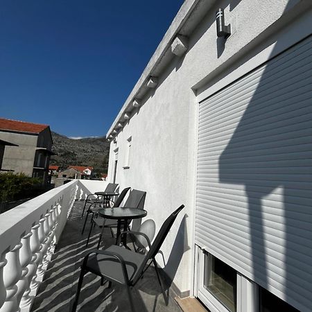 Twin Apartments Ivanica Bagian luar foto