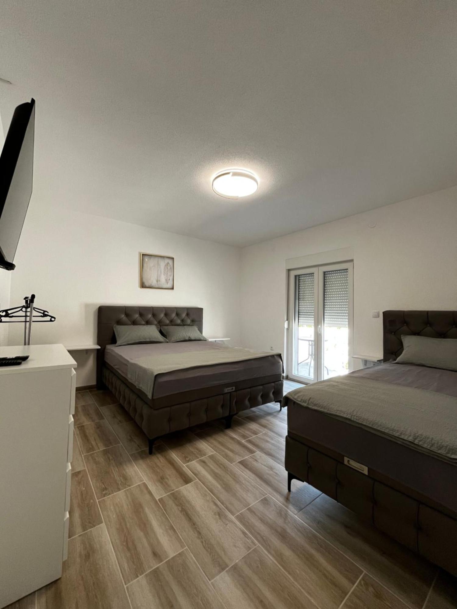 Twin Apartments Ivanica Bagian luar foto