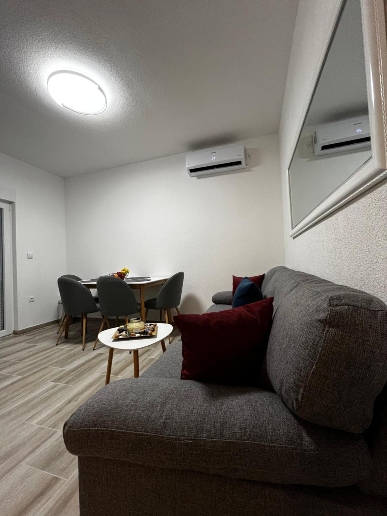 Twin Apartments Ivanica Bagian luar foto