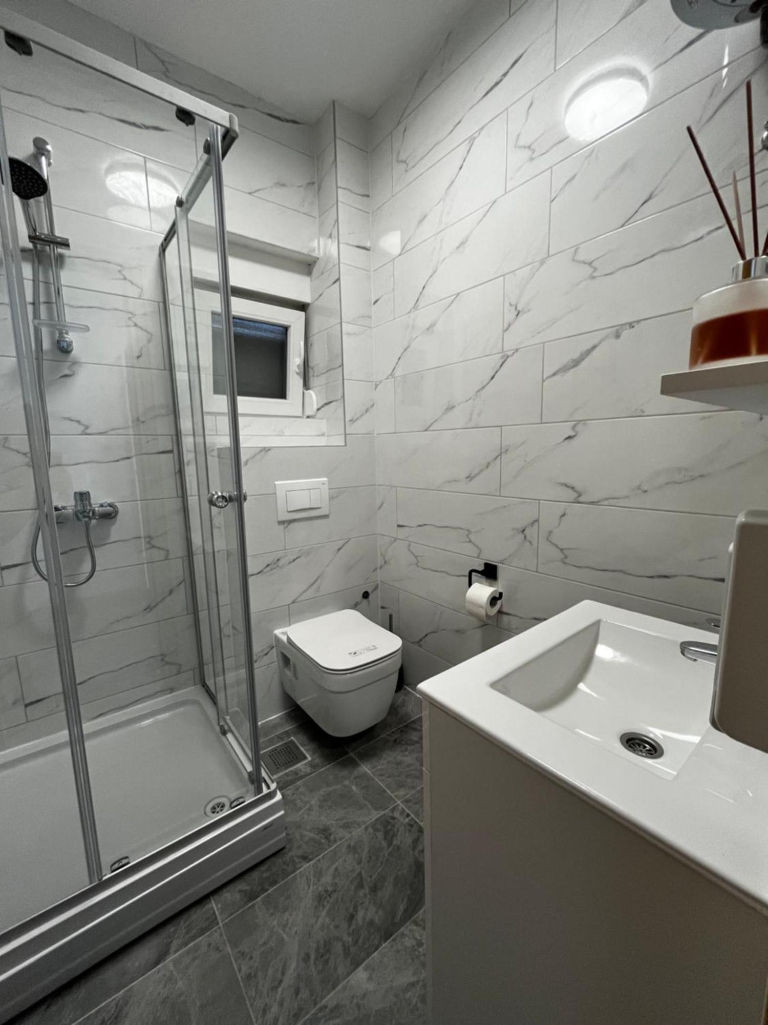 Twin Apartments Ivanica Bagian luar foto