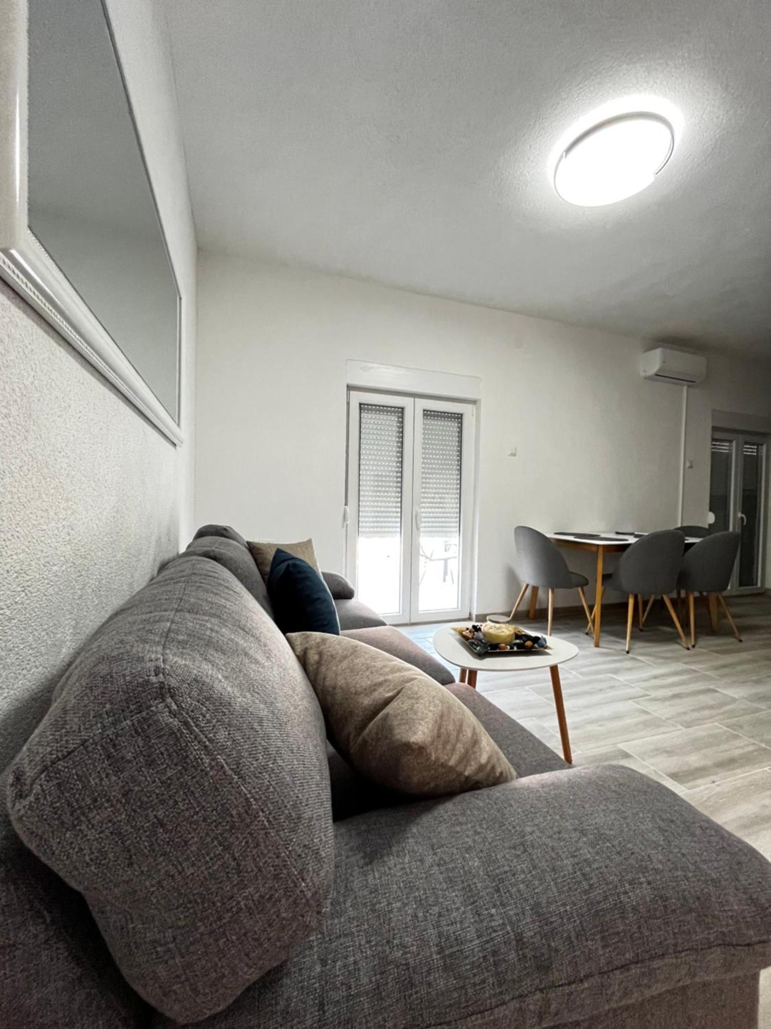 Twin Apartments Ivanica Bagian luar foto