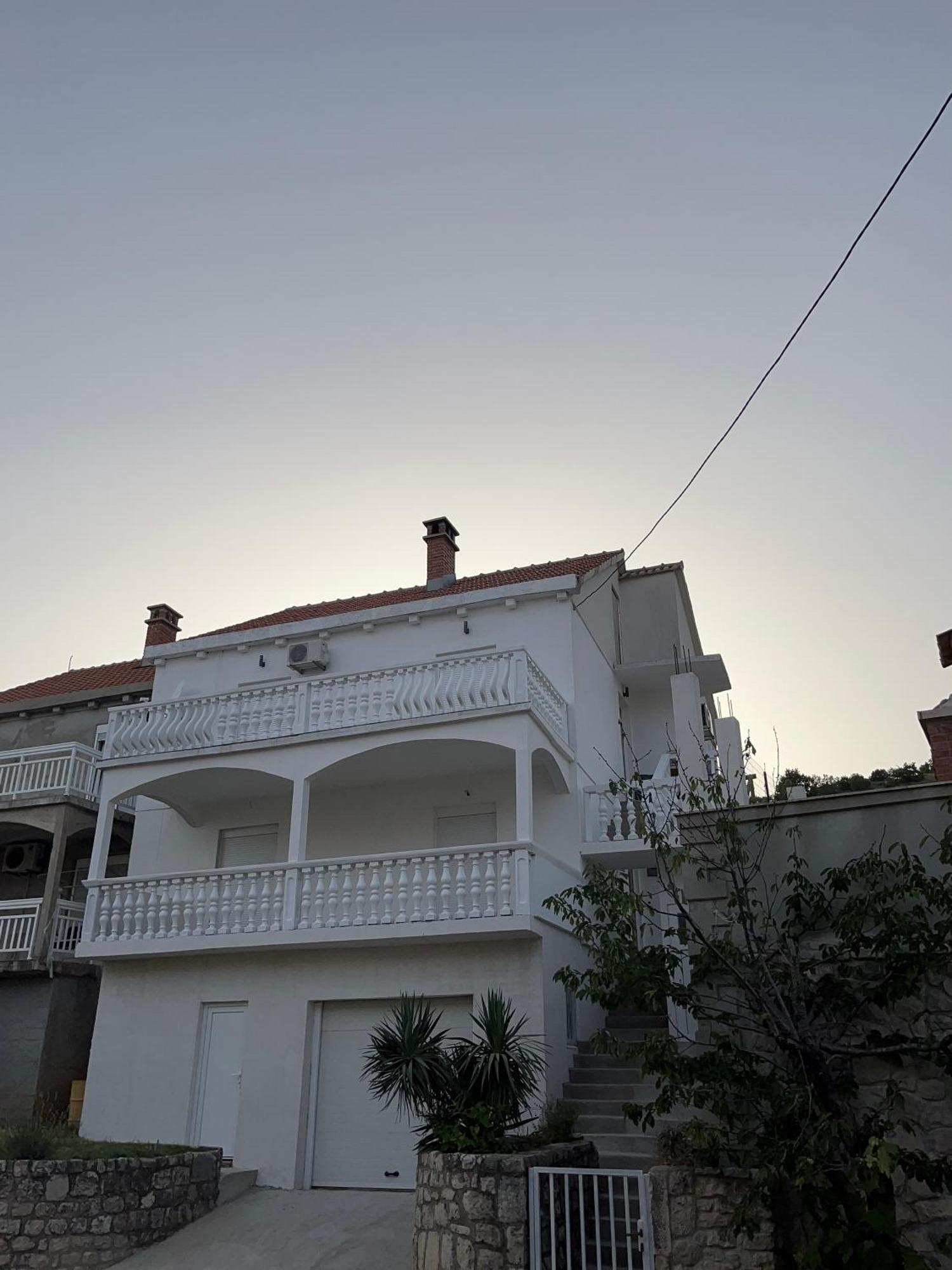 Twin Apartments Ivanica Bagian luar foto